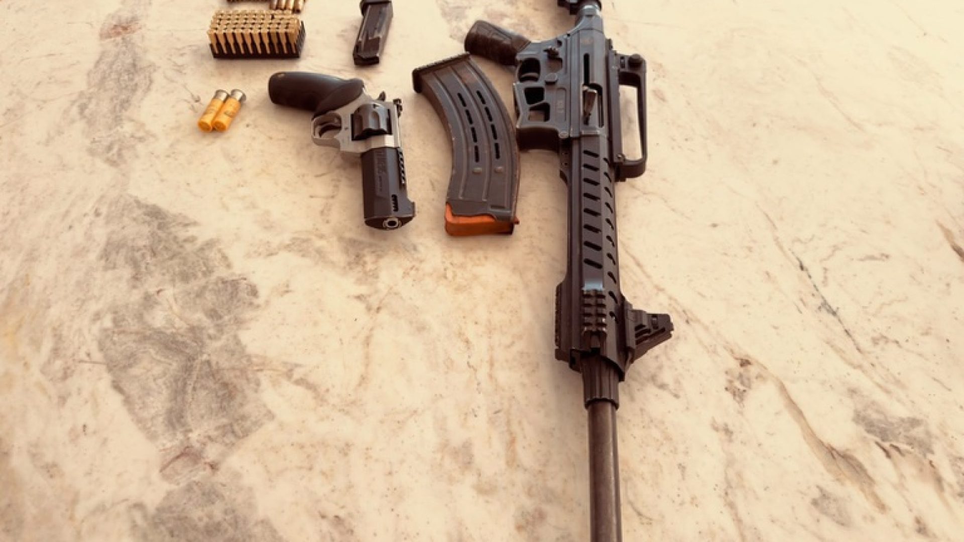 Ação da Polícia Federal contra garimpo ilegal resulta em apreensão de armas e veículos no Pará