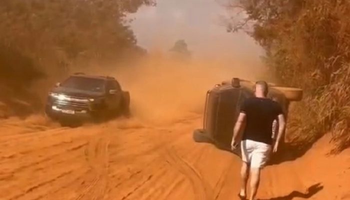 Acidente na Transamazônica: caminhonete capota em trecho de intensa poeira no Pará