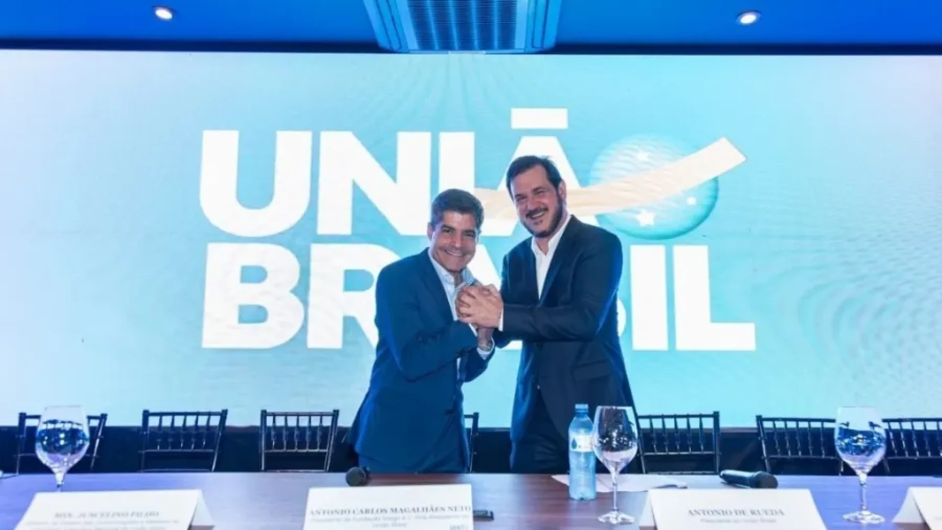 Acusações de repasses em fundos de previdência envolvem líderes do União Brasil