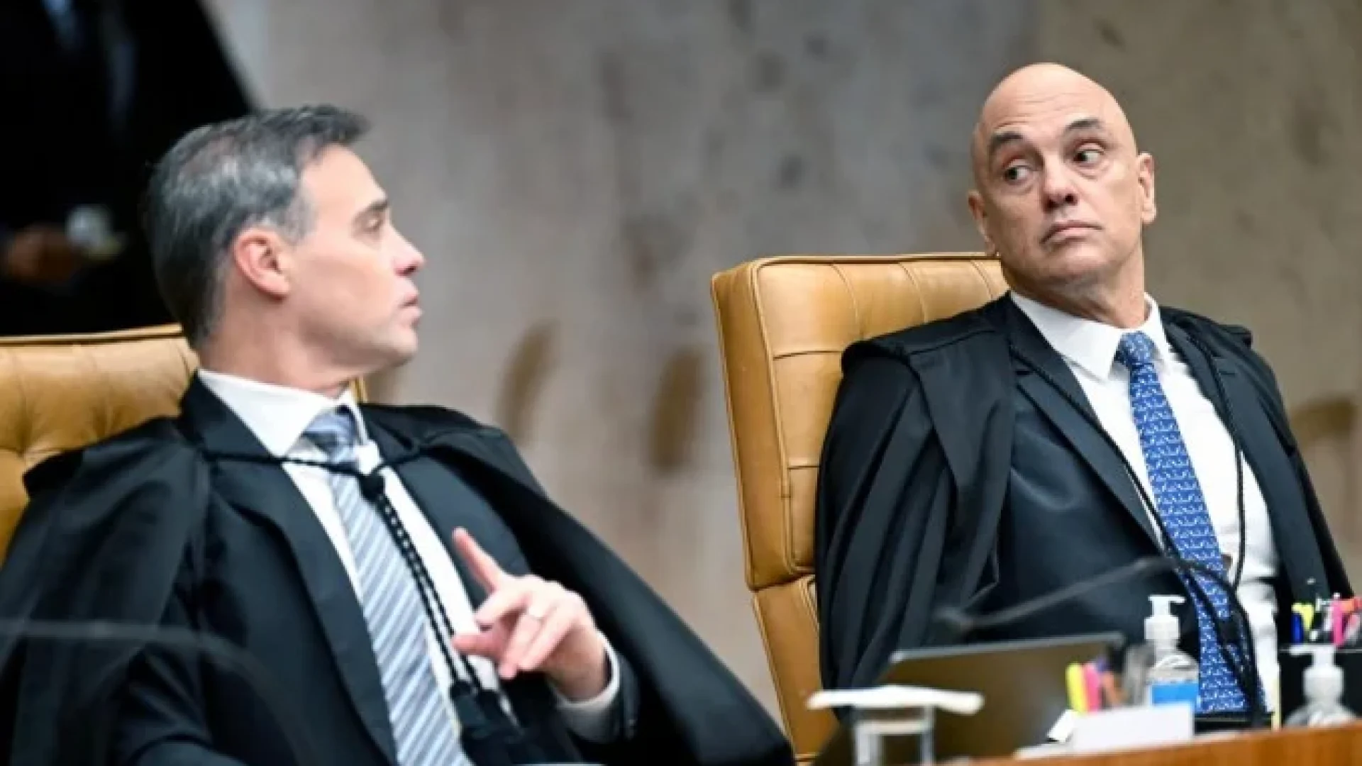 Acusações no STF: Moraes imputa crimes a Mendonça com risco de perda de cargo