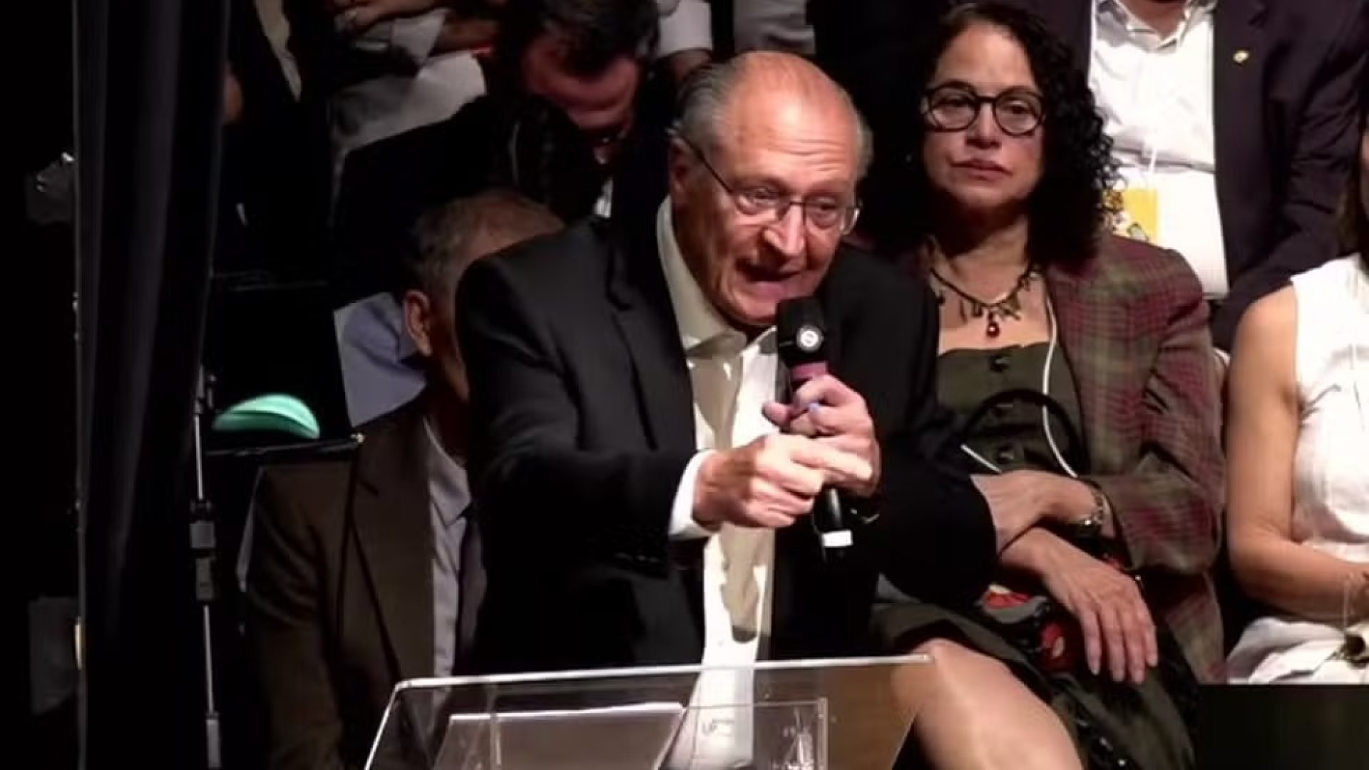 Alckmin aponta divergências em políticas tributárias de governos anteriores e atual