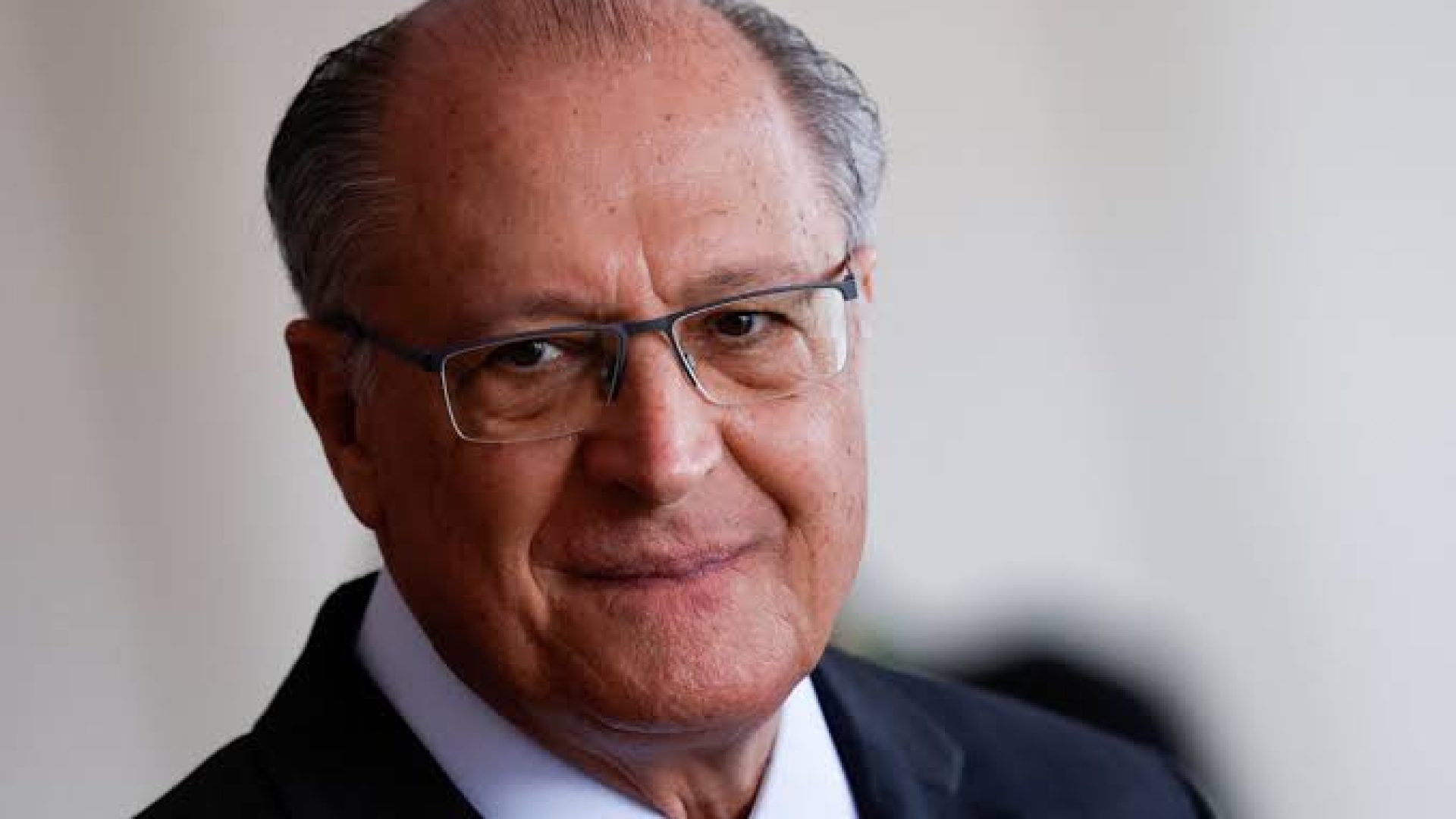 Alckmin e aliados reforçam apoio a João Campos após denúncia de ataques digitais em Pernambuco