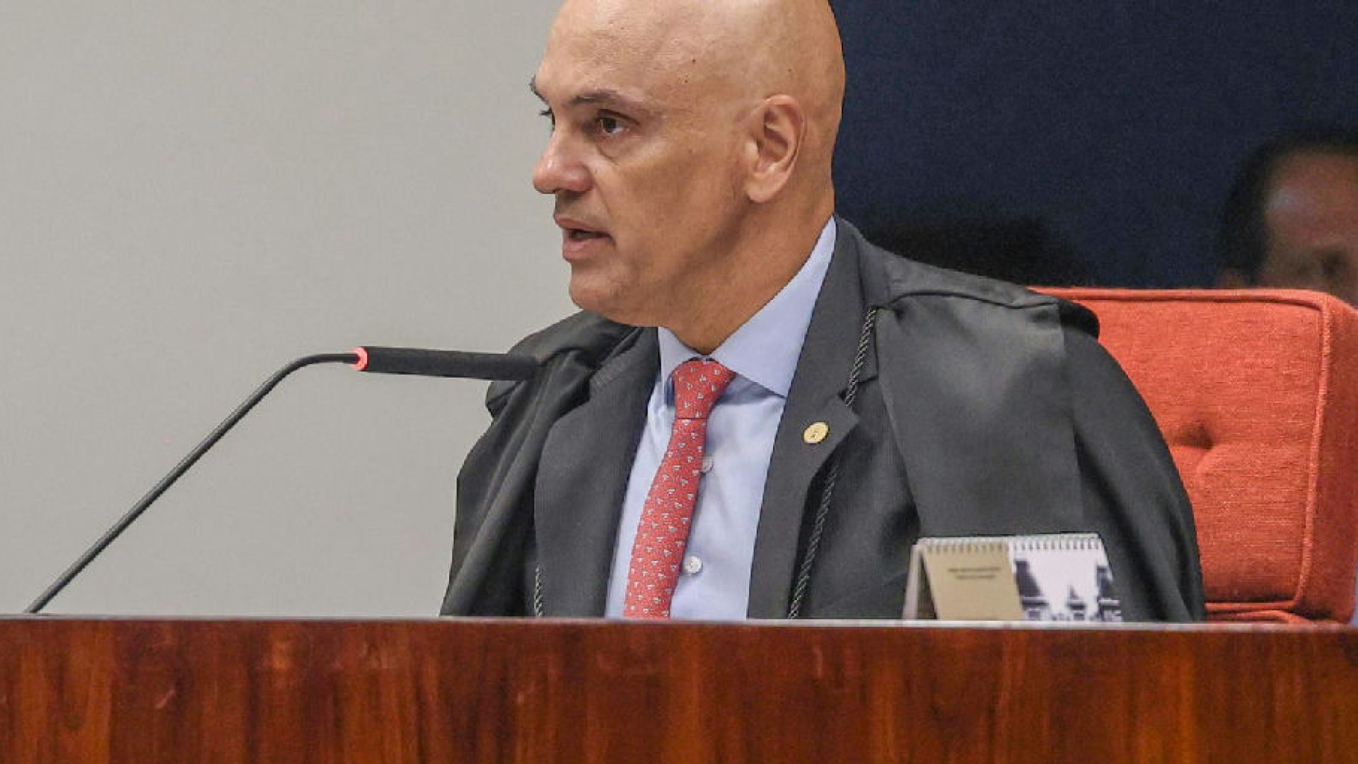 Alexandre de Moraes declara impedimento em processo sobre registros no Senado