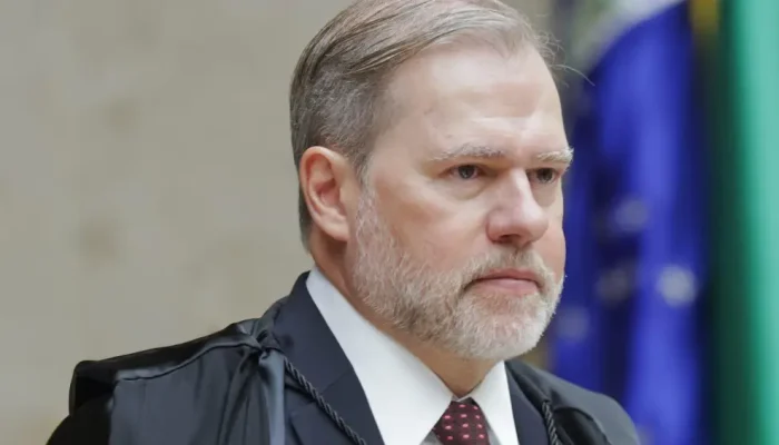 Análise de registro de candidatura de Renan Santos é suspensa por indícios de ilicitudes