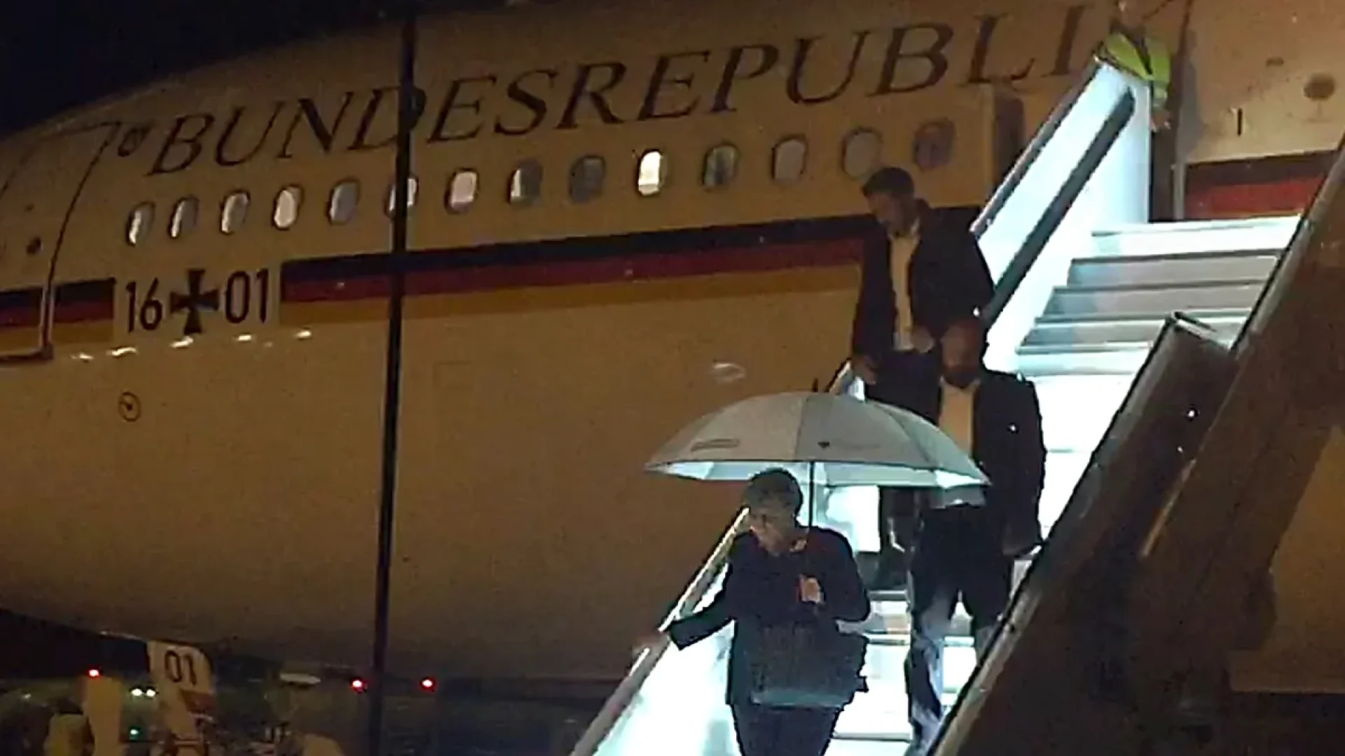 Antigo avião oficial de Angela Merkel está disponível para compra no mercado internacional