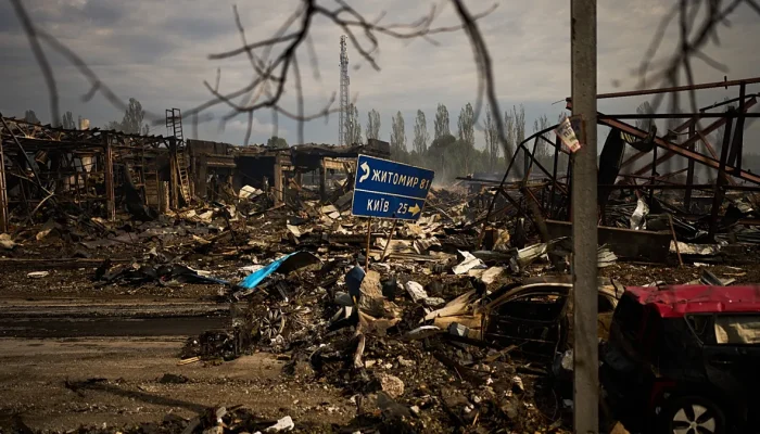 Ataques russos destroem milhões de livros escolares e paralisam logística em Kiev