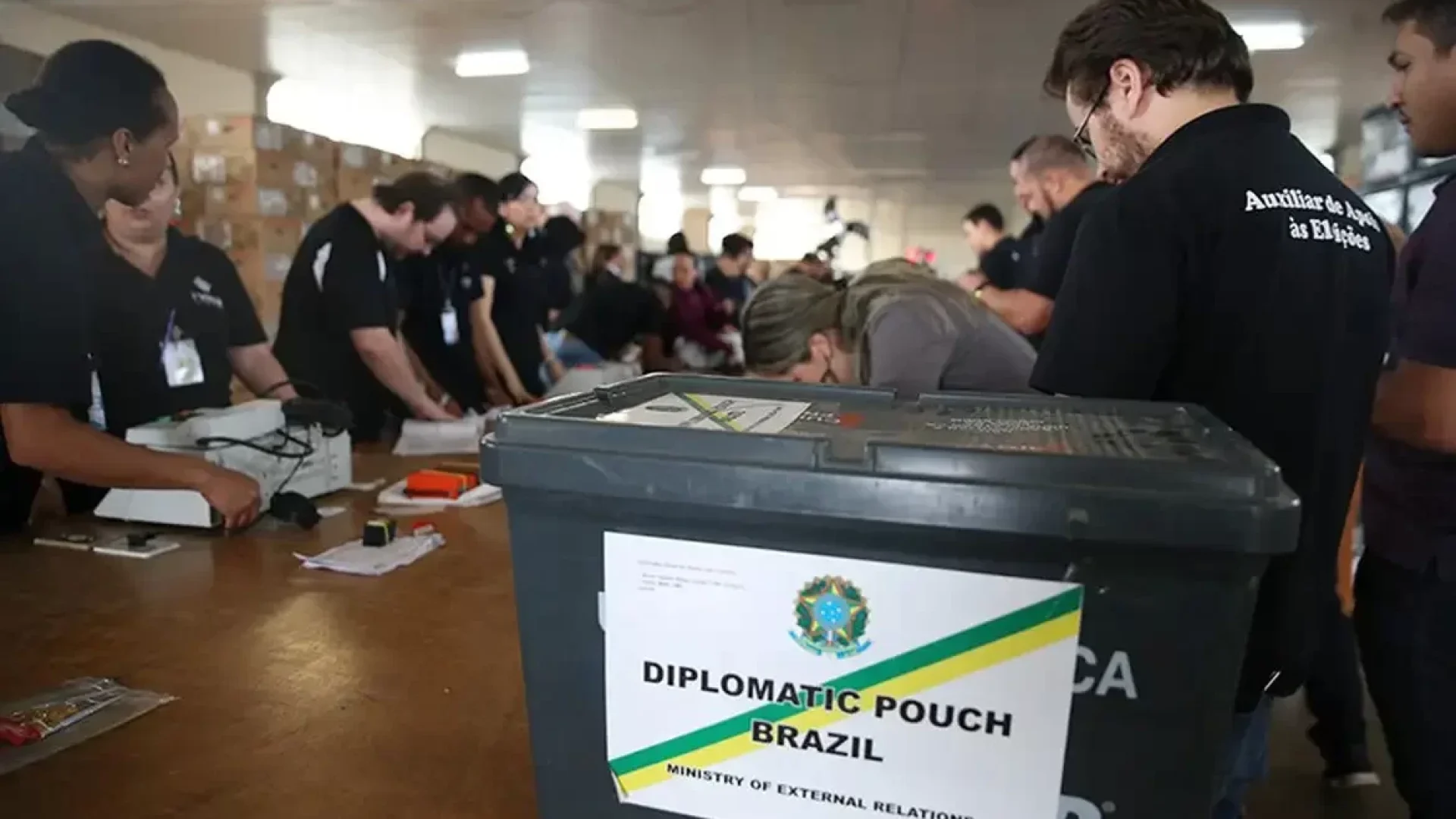 Brasileiros no exterior: quase 1 milhão de eleitores aptos para as próximas eleições