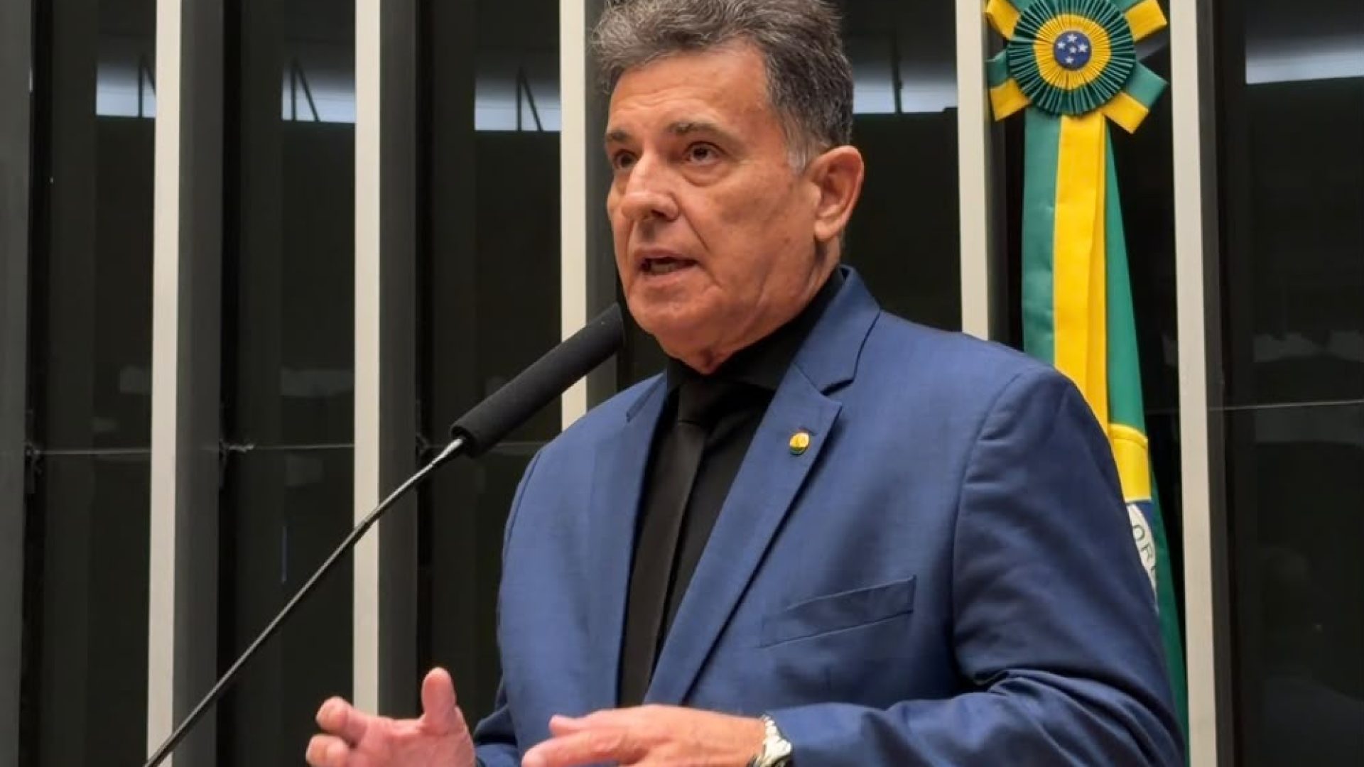 Câmara aprova porte de arma para oficiais de Justiça e auditores