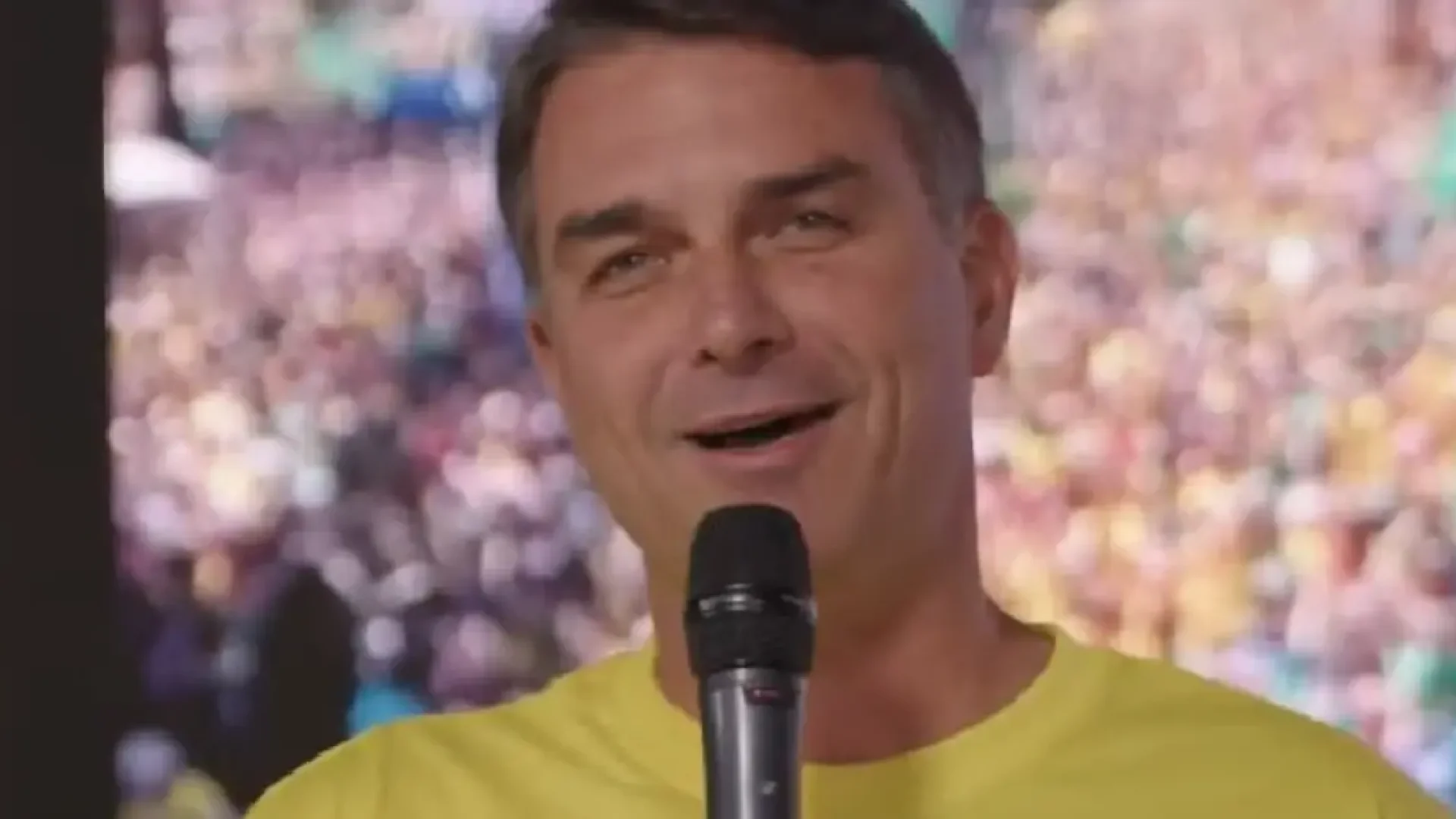 Campanha de Flávio Bolsonaro lidera arrecadação em meio a receio de empresários