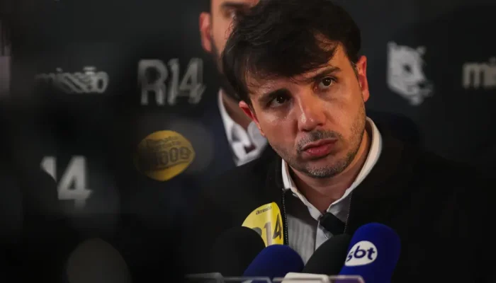 Candidato defende soberania nacional com bomba atômica e critica cobranças dos EUA