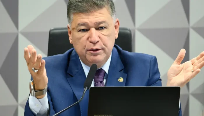 Carlos Viana acusa Senado de blindagem e exige explicações de Davi Alcolumbre
