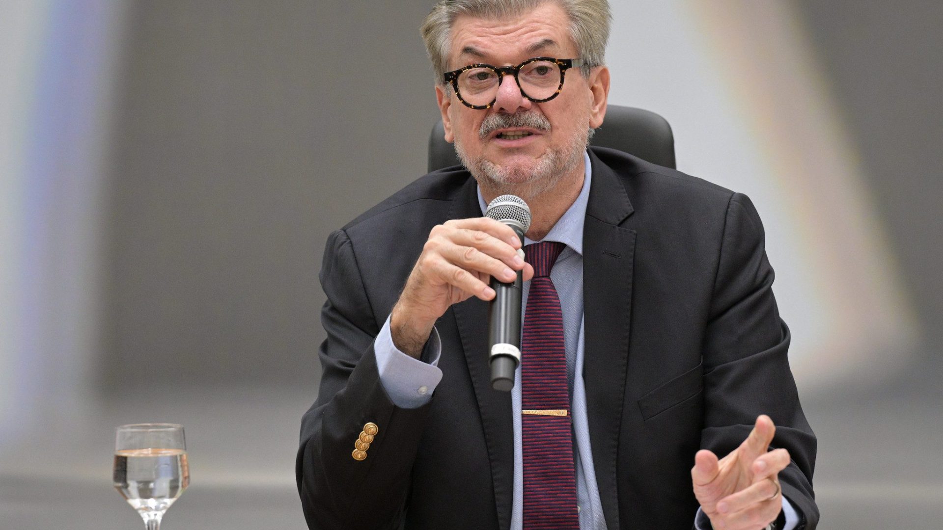 Condenação por assédio sexual no STJ: ex-ministro banido e defesa vê marco social