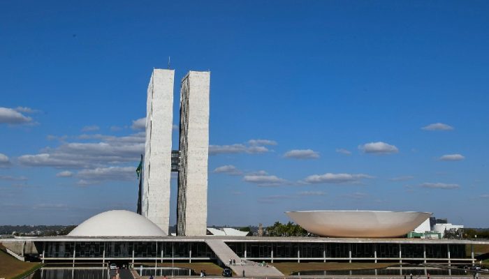 Congresso articula inclusão de temas diversos no projeto dos combustíveis