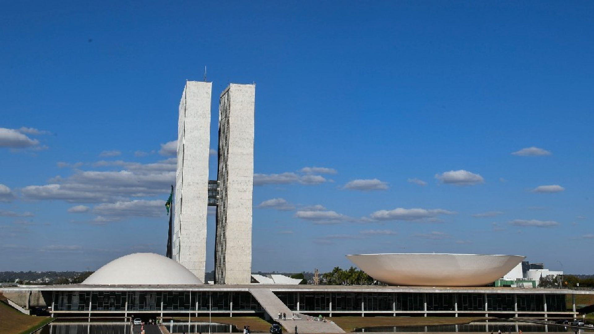 Congresso articula inclusão de temas diversos no projeto dos combustíveis