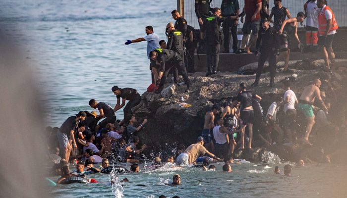 Crise migratória em Ceuta: Espanha enfrenta mortes, mobilização militar e atrito diplomático