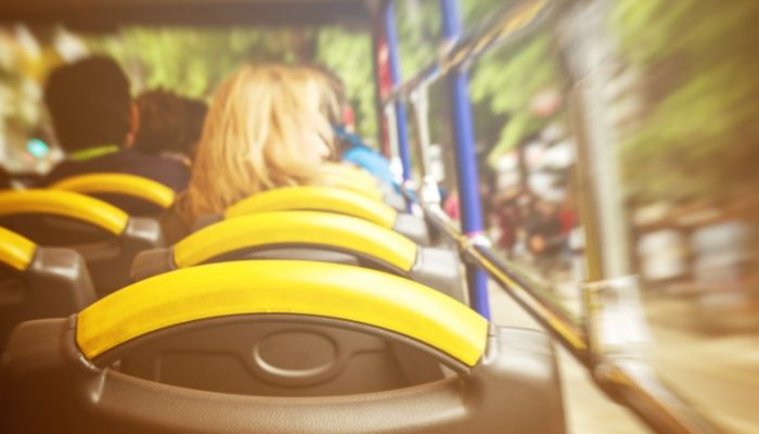 Decisão judicial paralisa novas penalidades da ANTT contra transporte irregular de passageiros