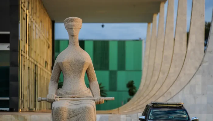 Defesa de Bolsonaro recorre ao STF contra suspensão de visitas em prisão domiciliar