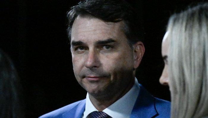 Desafios na articulação de Flávio Bolsonaro com o Centrão e a estratégia de Lula
