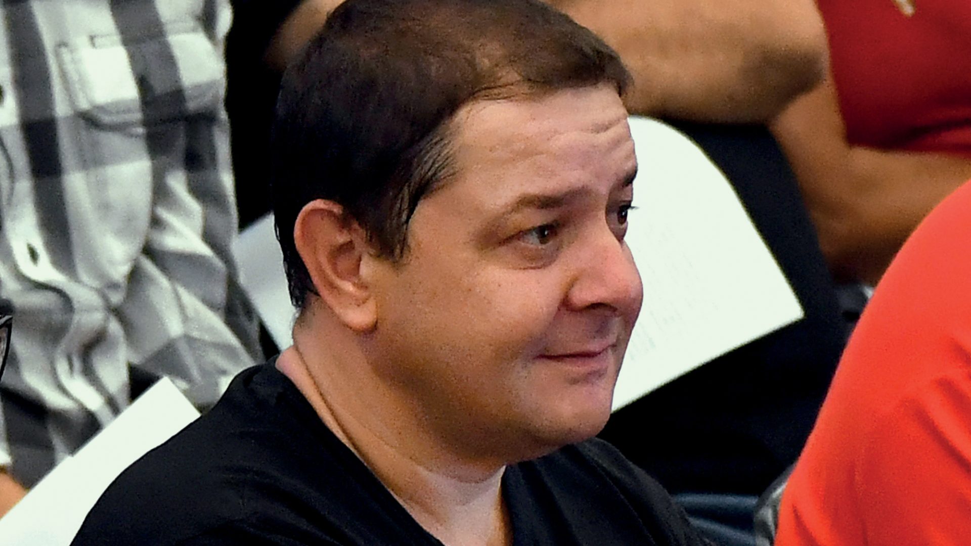 Desgaste político: investigações e disputas internas abalam campanha