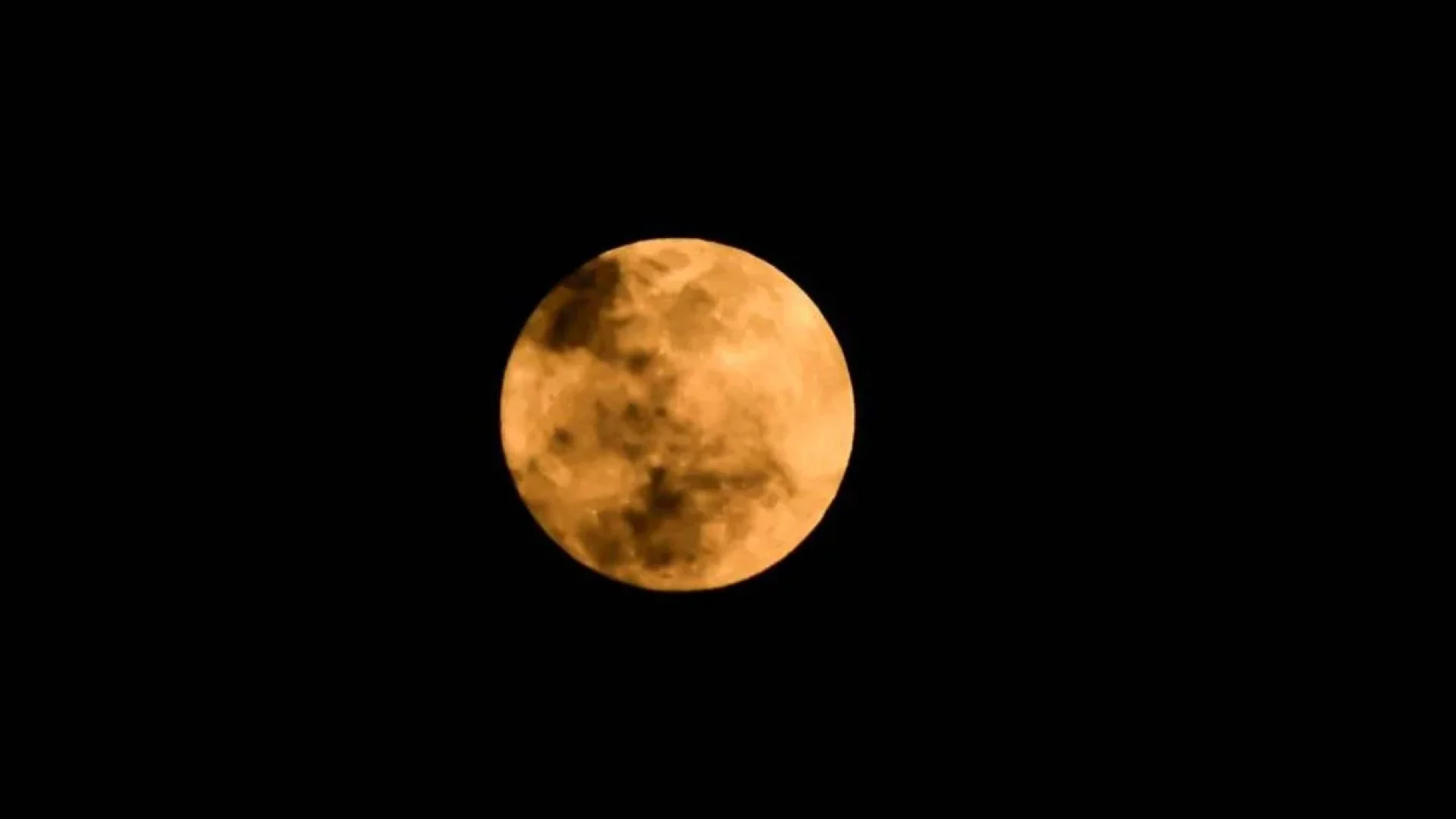 Eclipse lunar profundo promete espetáculo noturno com quase totalidade da lua