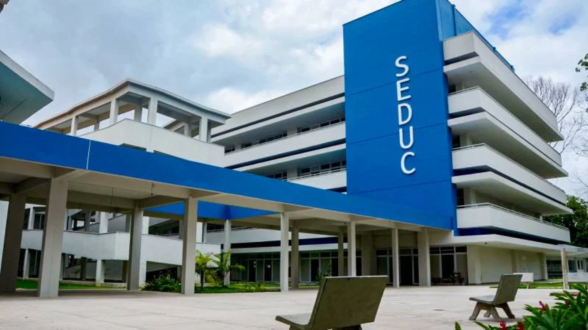 Edital de concurso para a Secretaria de Educação é publicado com duas mil vagas e salários atrativos