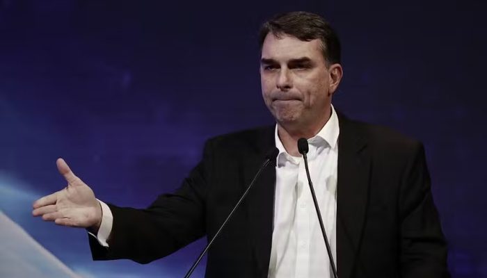 Empresa ligada a Flávio Bolsonaro não opera no endereço registrado na Receita Federal