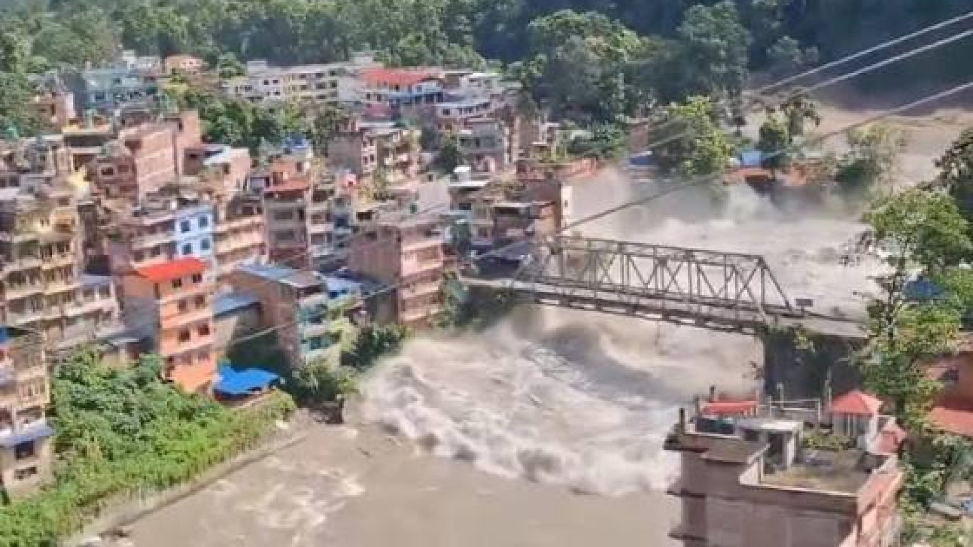 Enchente e deslizamentos no Nepal deixam dezenas de mortos e centenas de desaparecidos