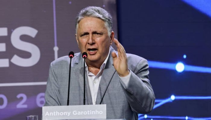 Ex-governador Garotinho busca garantir candidatura em meio a impasse judicial no TRE