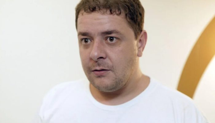 Filho de presidente sob investigação evita retorno ao Brasil por receio de prisão