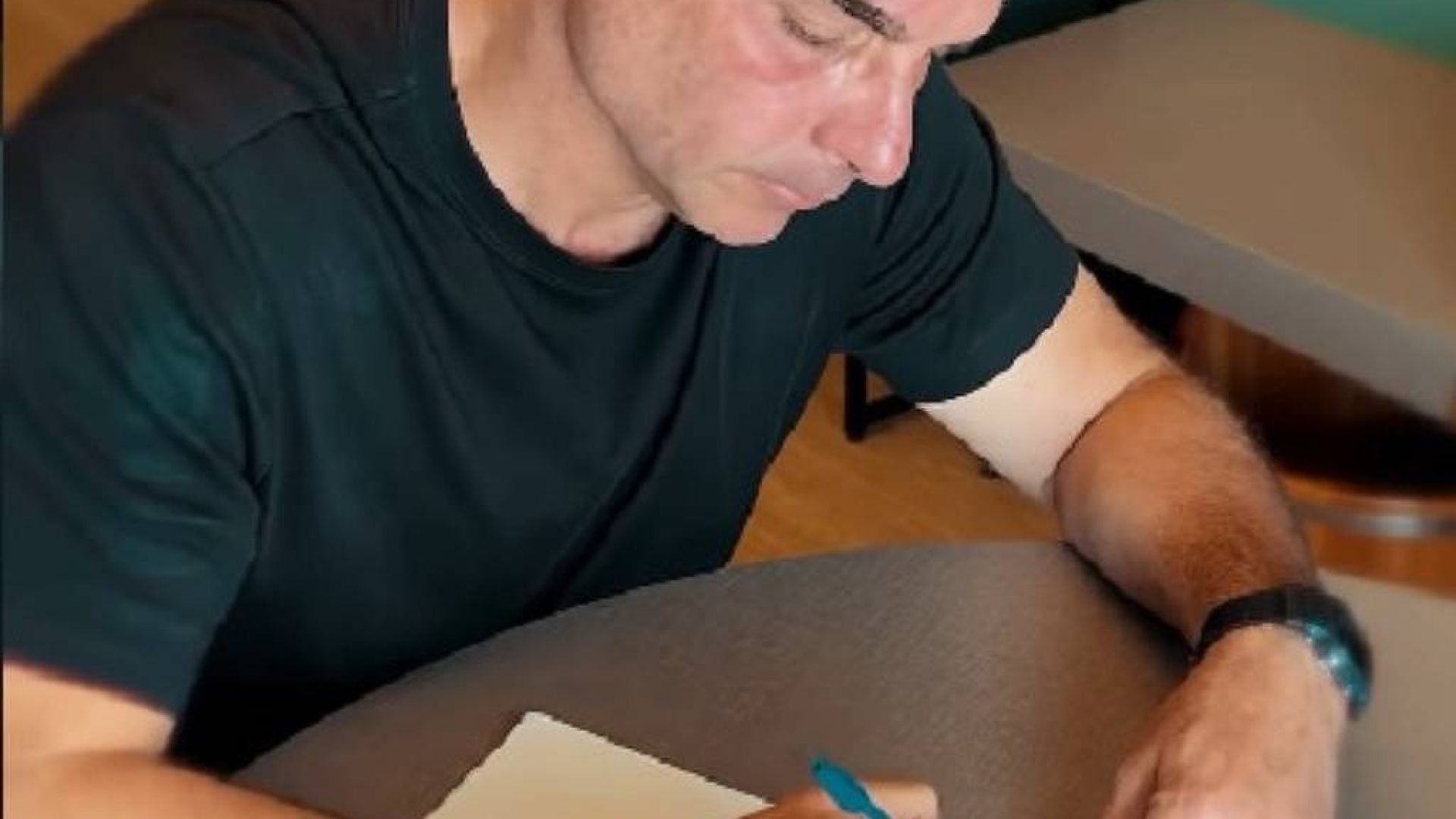Flávio Bolsonaro lamenta proibição de visita ao pai no Dia dos Pais e divulga carta