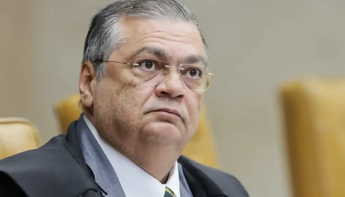 Flávio Dino restringe atuação da Polícia Federal em inquérito que envolve ministro André Mendonça