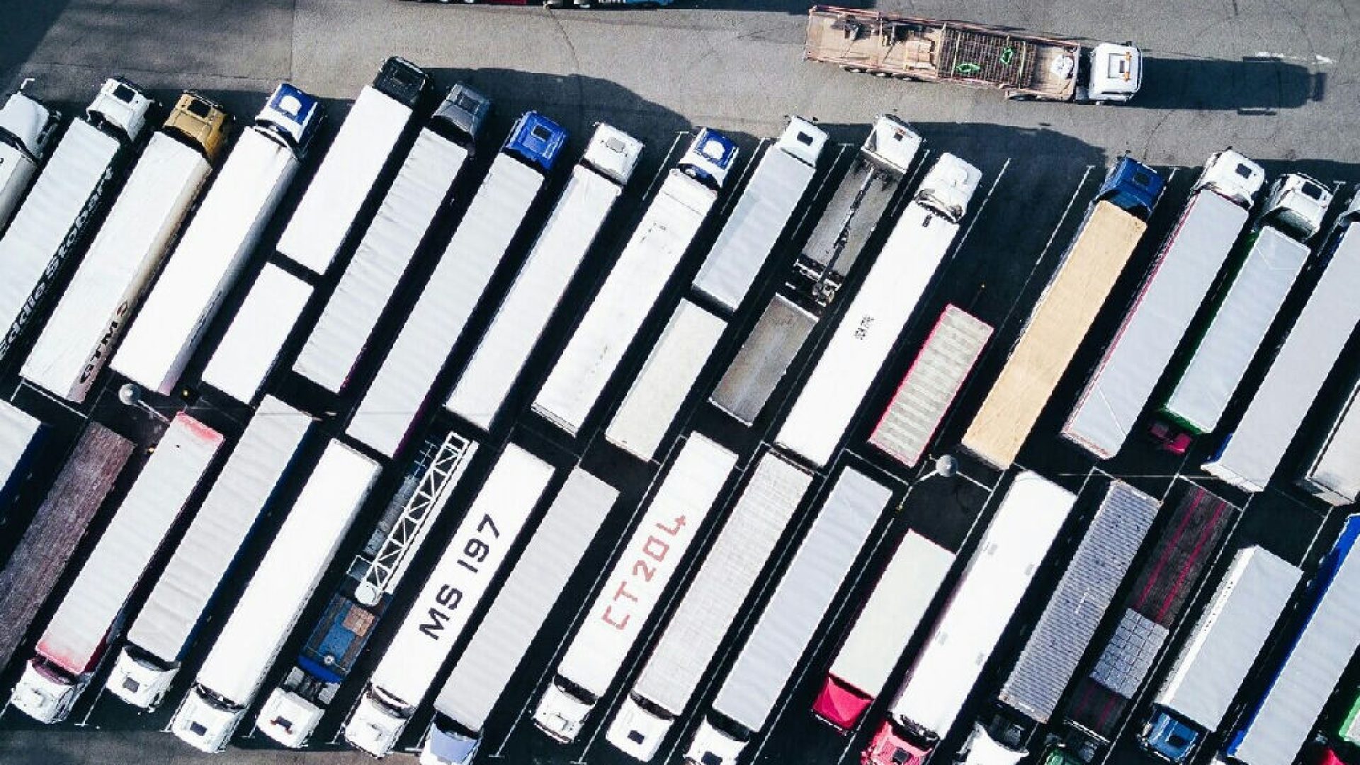 Frete rodoviário nacional recua em julho com impacto da queda do diesel