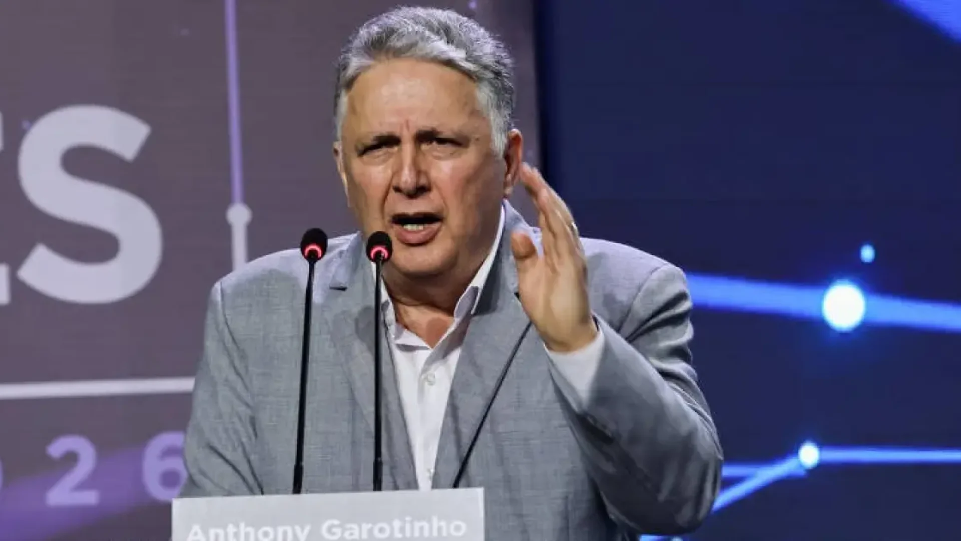 Garotinho refuta boatos sobre desistência e mantém candidatura no Rio