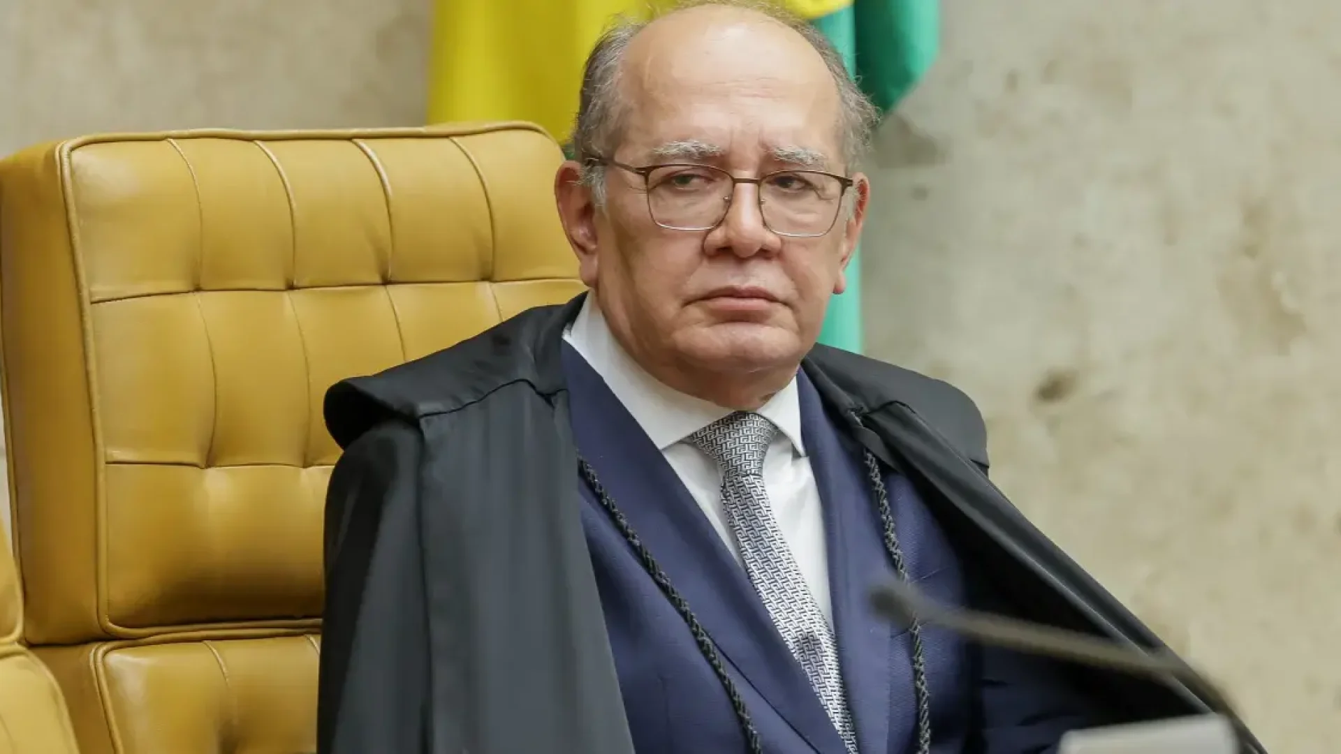 Gilmar Mendes, decano do STF, busca dados de celular para análise em julgamento