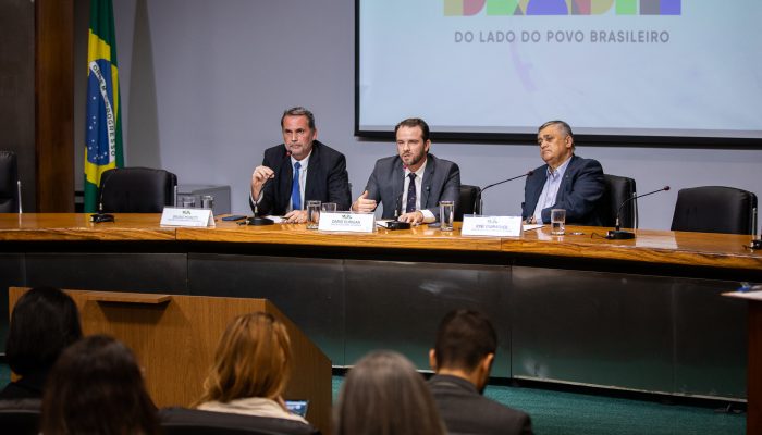 cerca de uma hora e meia, próximo ao horário de fechamento da B3. Na verdade, o