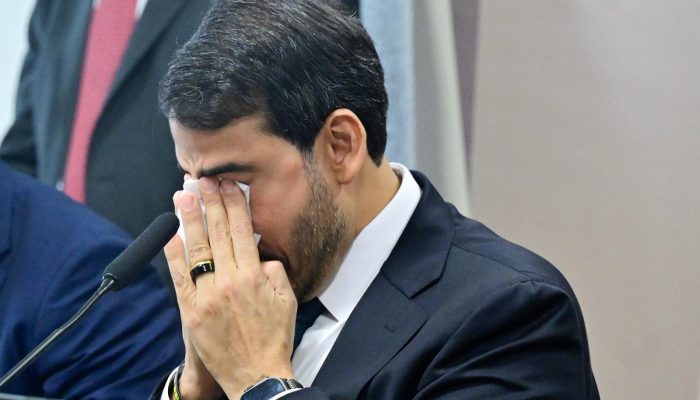 42 votos a 34 e uma abstenção. A votação foi secreta. O ministro de Lula precisa