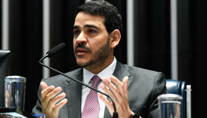 meio das redes sociais, pol&iacute;ticos e autoridades manifestaram-se sobre a d