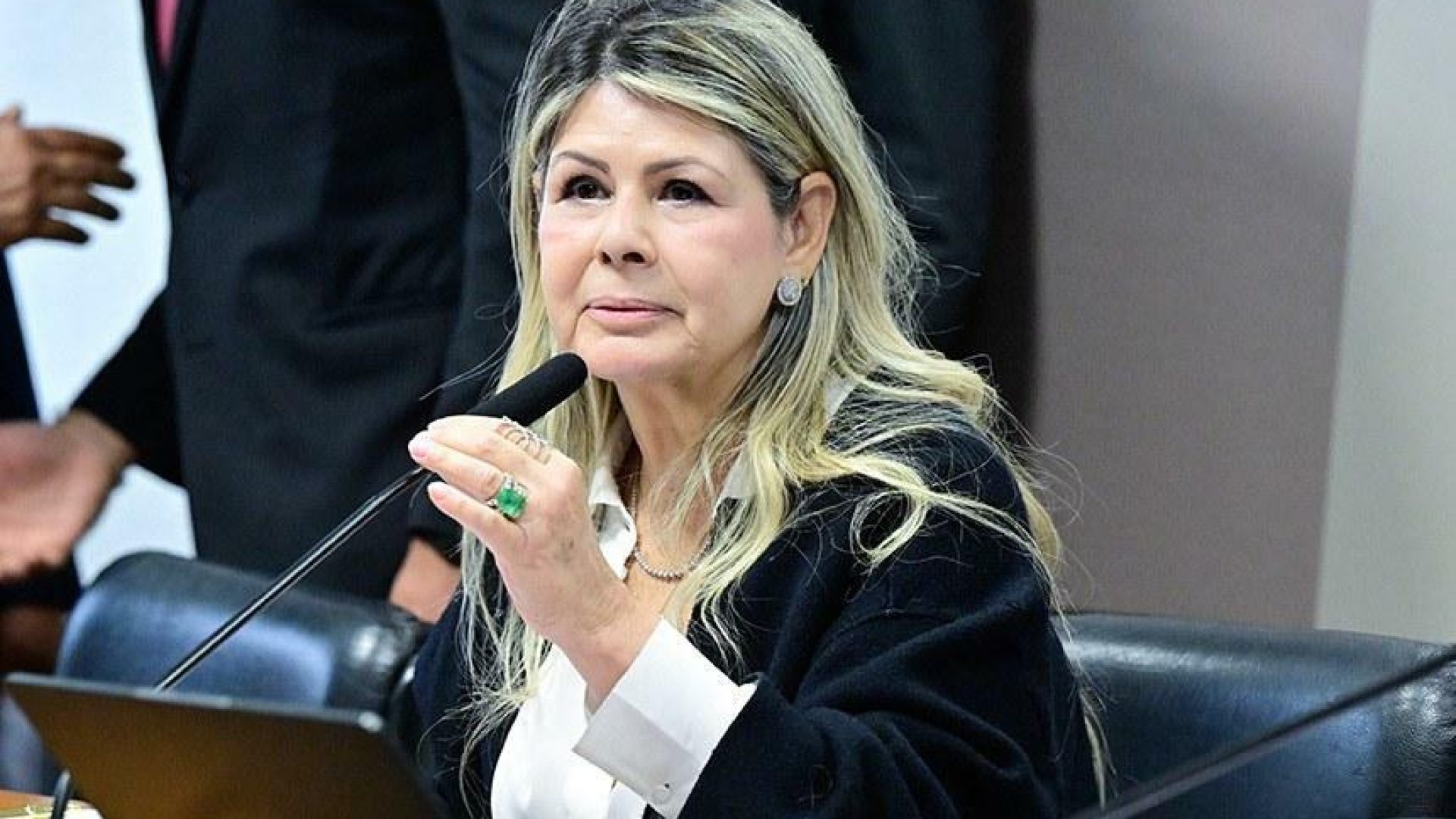 sabatina na Comissão de Constituição e Justiça (CCJ), onde obteve 17 votos favor