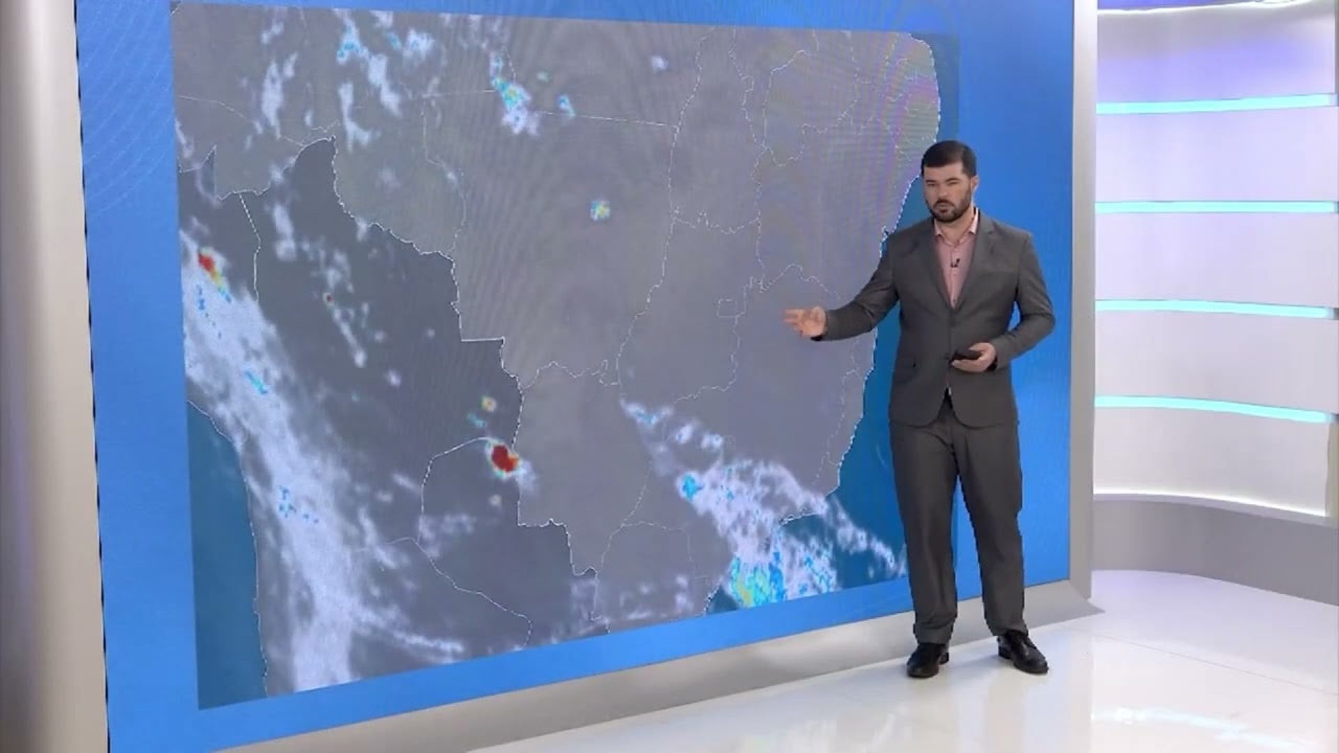 ais, com previsão de chuvas intensas nos próximos dias. A situação climática foi
