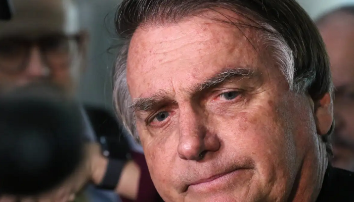 meio das redes sociais nesta sexta-feira (1&ordm;) que seu pai, Jair Bolsonaro