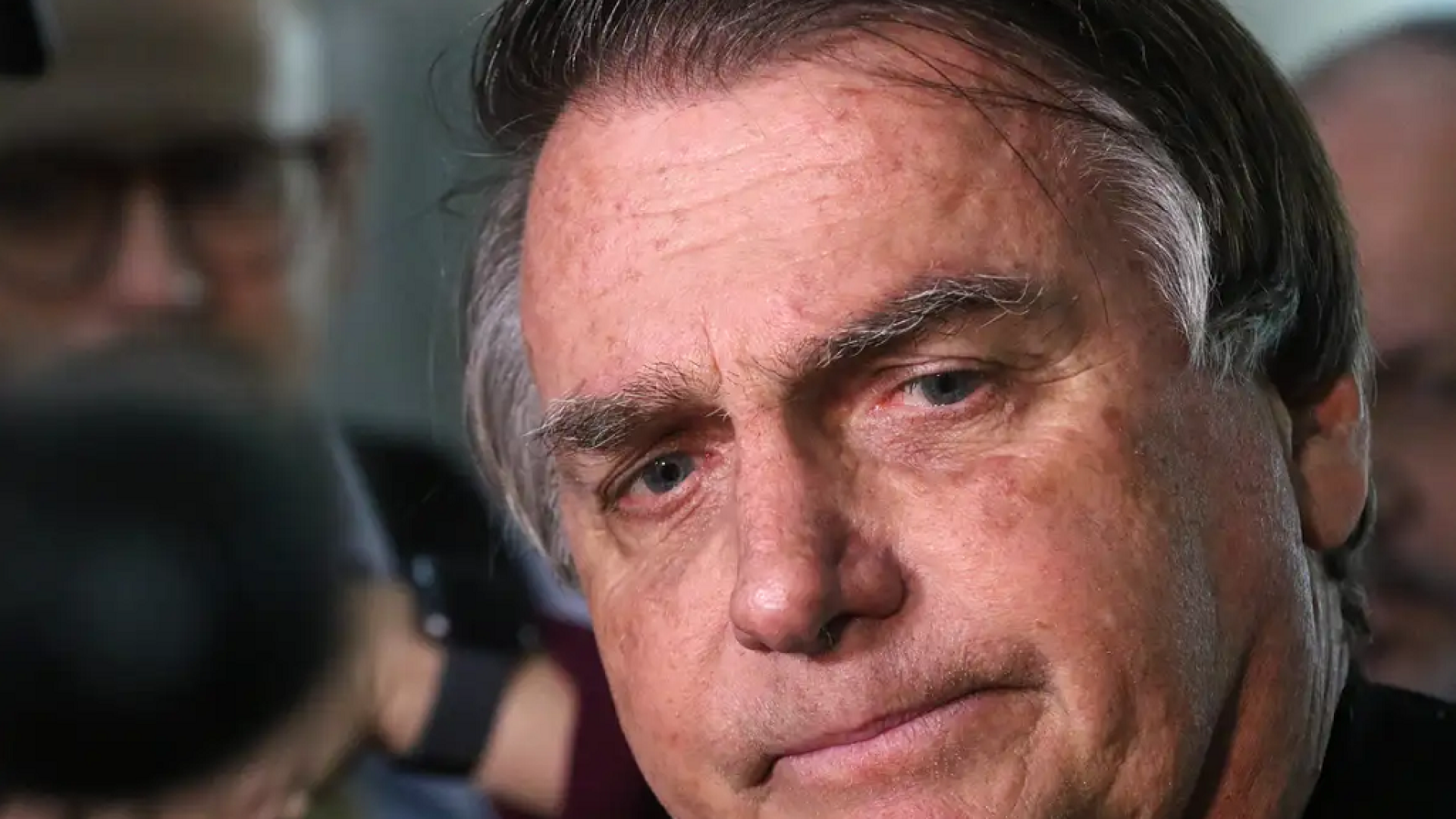 meio das redes sociais nesta sexta-feira (1&ordm;) que seu pai, Jair Bolsonaro