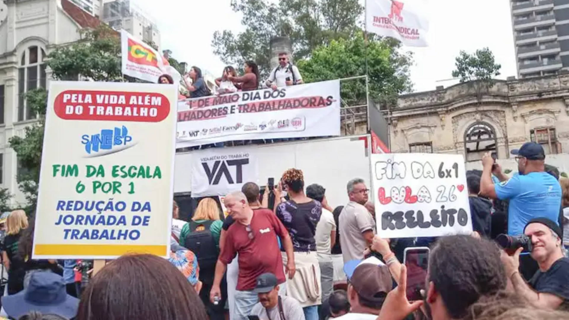 medidas de enfrentamento ao feminic&iacute;dio no pa&iacute;s. Diversas pessoas