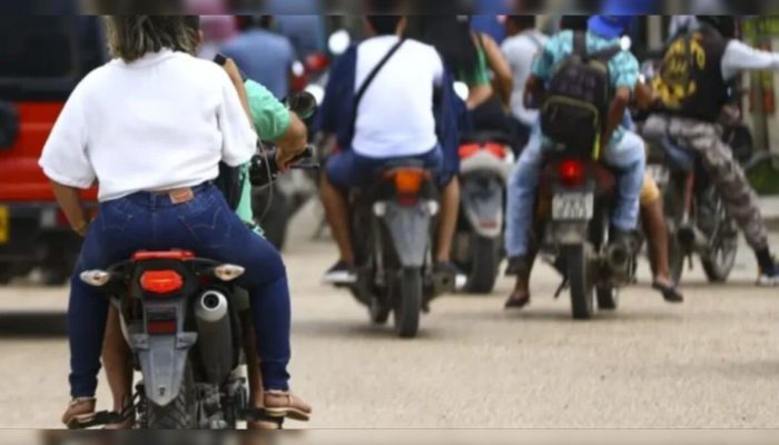 EM FOCO Regra que proíbe garupa em motos vale apenas em regiões do Peru e foi criada para conter crimes urbanos, não sen