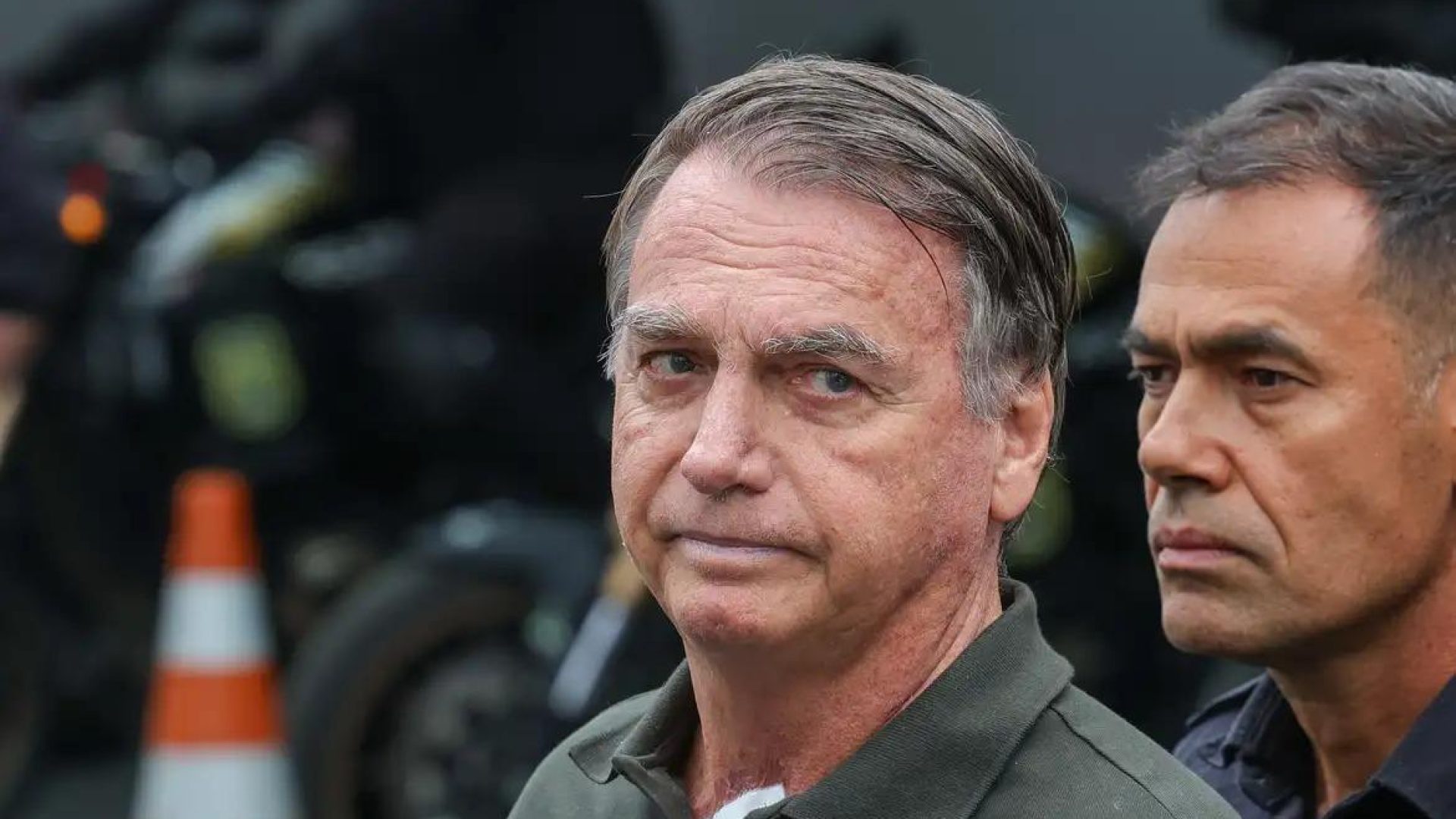 conta do anestésico, já voltaram a se movimentar nesta noite. Está bem, graças a