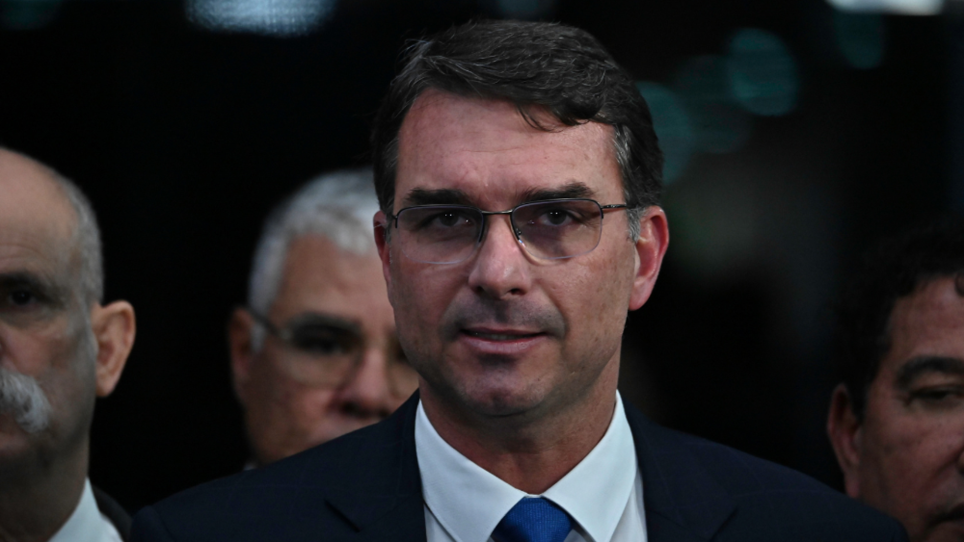 Flávio Bolsonaro promete usar prestígio presidencial para reduzir maioridade penal