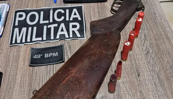 ta, além de seis munições — sendo duas já deflagradas e quatro picotadas. O home