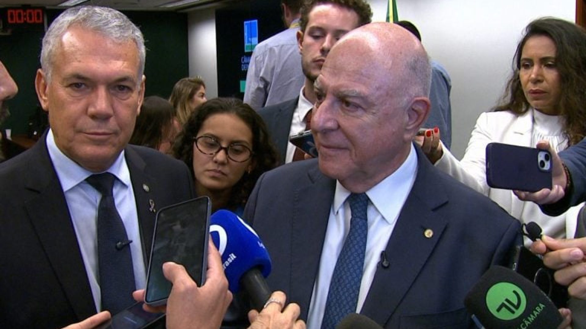 Zé Silva, autor do projeto; e Arnaldo Jardim, relator; em entrevista coletiva
