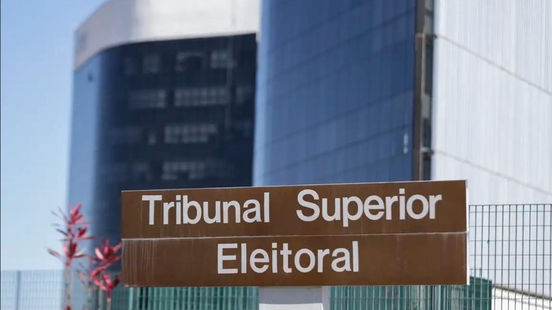 decisão própria e que, portanto, não precisaria ser refundado, afirma o coordena