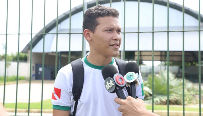 volta das 8h, e já deu de cara com a fila daquele jeitinho: grande. Mesmo assim