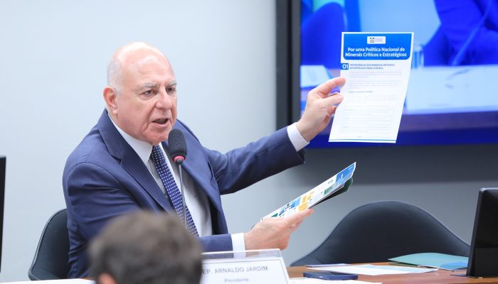 representantes das mineradoras por conceder ao governo permissão para analisar p